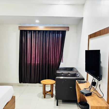 Hotel Bg Inn Бангалор Екстериор снимка