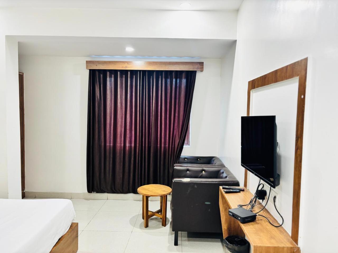Hotel Bg Inn Бангалор Екстериор снимка